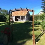 Дом отдыха Maison Mai Or La Petite Maison Mai Or La Petite Grange Or Three La Chapelle-Uree