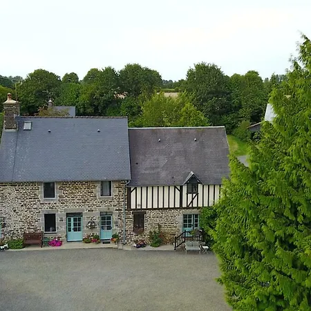 Hébergement de vacances Maison Mai Or La Petite Maison Mai Or La Petite Grange Or Three La Chapelle-Urée