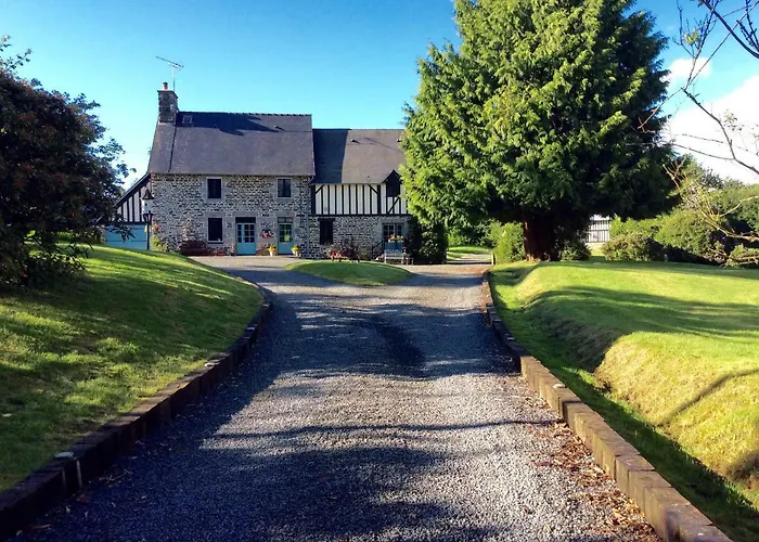 Holiday home Maison Mai Or La Petite Maison Mai Or La Petite Grange Or Three La Chapelle-Uree